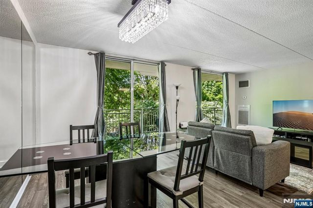 1077 River Road 211, Edgewater, NJ 07020