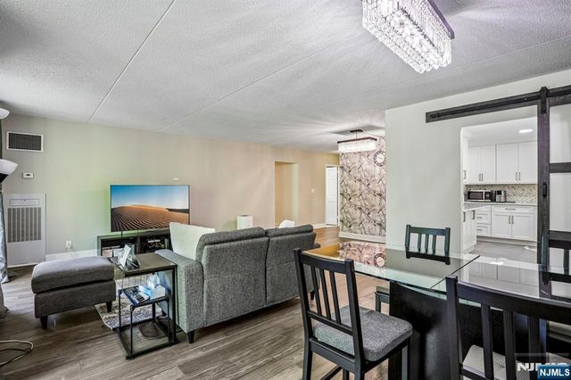 1077 River Road 211, Edgewater, NJ 07020