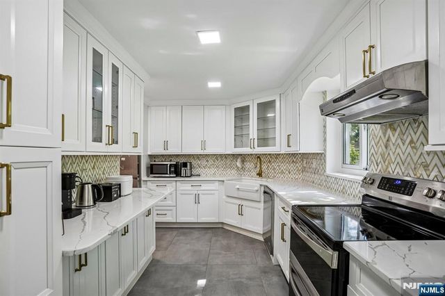 1077 River Road 211, Edgewater, NJ 07020