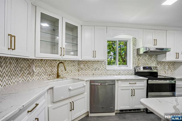 1077 River Road 211, Edgewater, NJ 07020