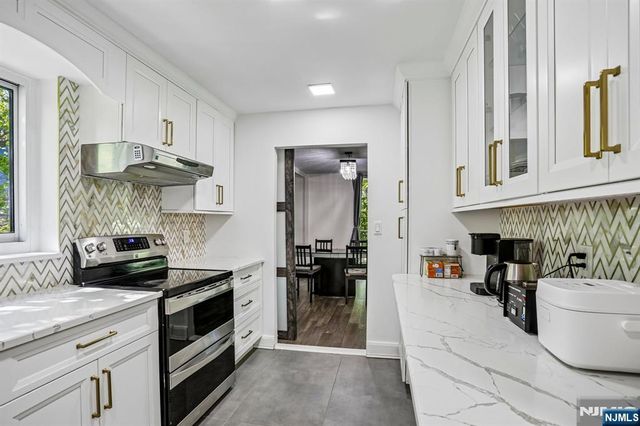 1077 River Road 211, Edgewater, NJ 07020
