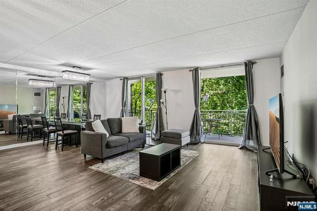 1077 River Road 211, Edgewater, NJ 07020