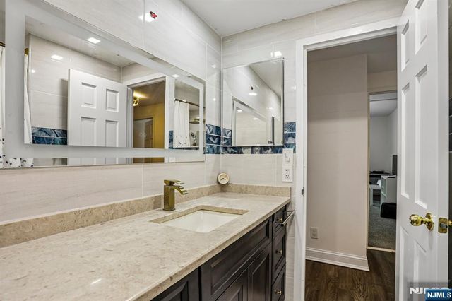 1077 River Road 211, Edgewater, NJ 07020