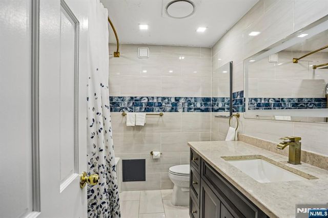 1077 River Road 211, Edgewater, NJ 07020