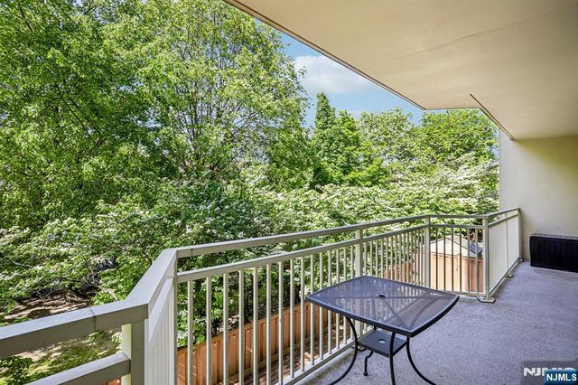 1077 River Road 211, Edgewater, NJ 07020