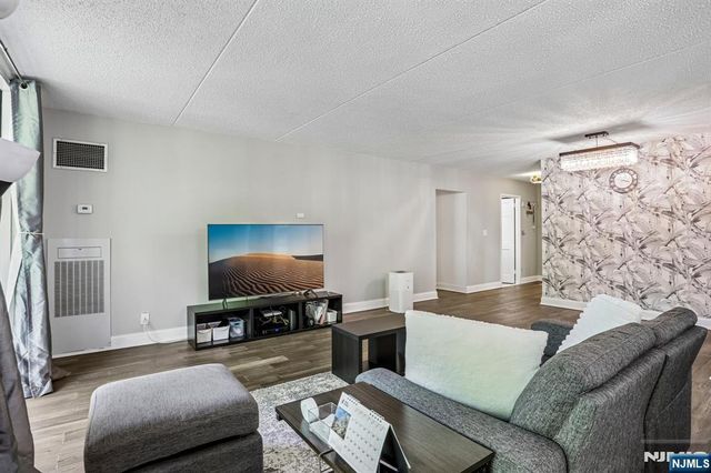 1077 River Road 211, Edgewater, NJ 07020