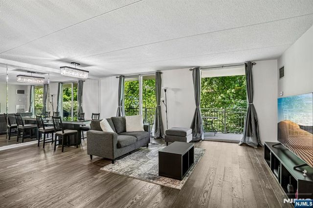 1077 River Road 211, Edgewater, NJ 07020