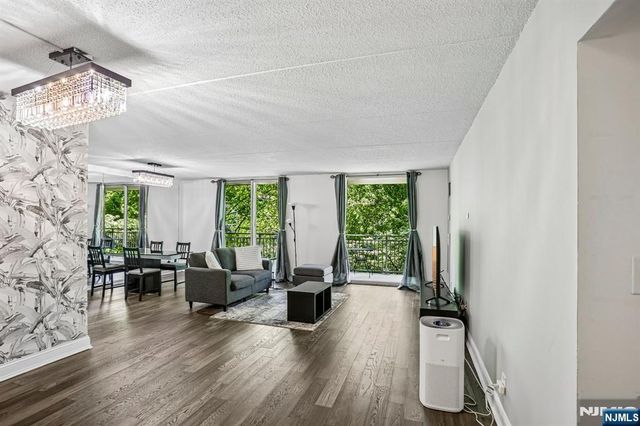 1077 River Road 211, Edgewater, NJ 07020