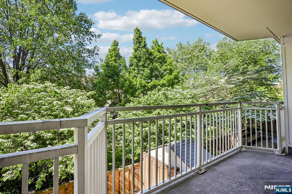1077 River Road 211, Edgewater, NJ 07020
