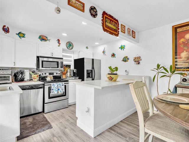 3483 SW 52nd Ave, Pembroke Park, FL 33023