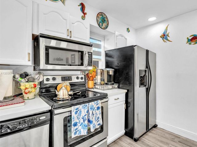 3483 SW 52nd Ave, Pembroke Park, FL 33023