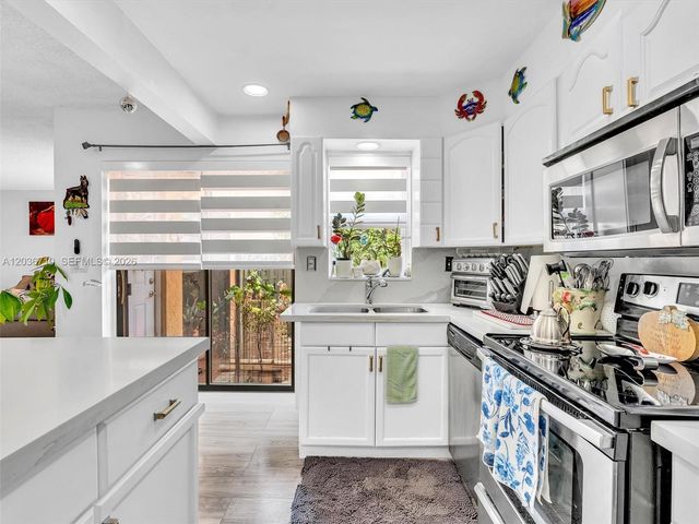 3483 SW 52nd Ave, Pembroke Park, FL 33023