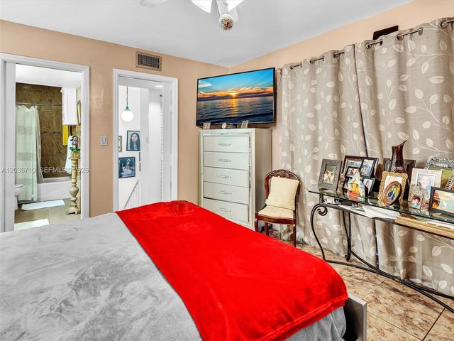 3483 SW 52nd Ave, Pembroke Park, FL 33023