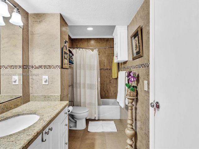 3483 SW 52nd Ave, Pembroke Park, FL 33023