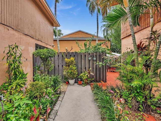 3483 SW 52nd Ave, Pembroke Park, FL 33023