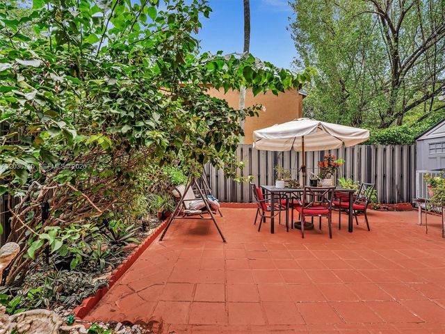 3483 SW 52nd Ave, Pembroke Park, FL 33023