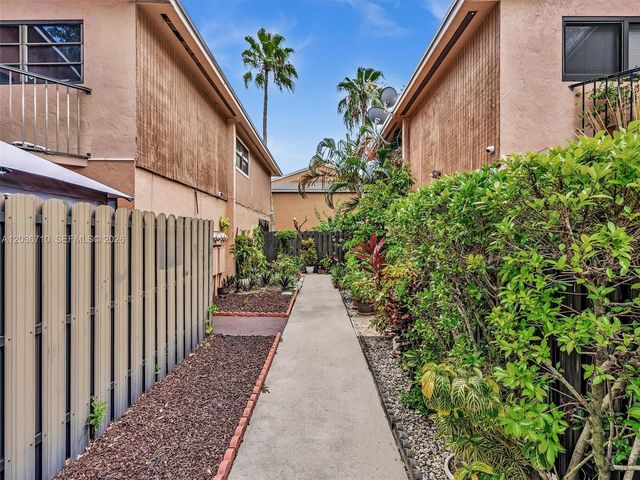 3483 SW 52nd Ave, Pembroke Park, FL 33023