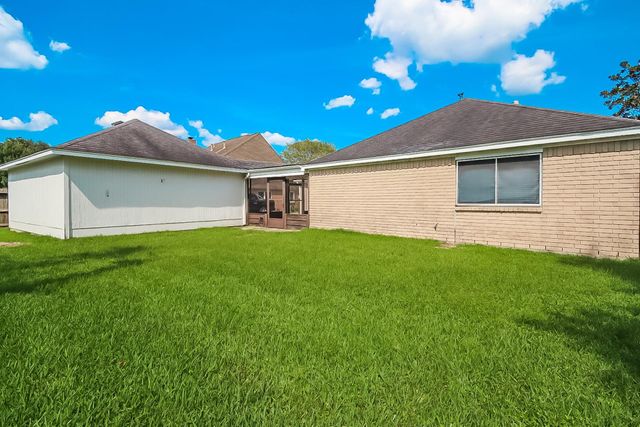 2303 Prestwick Drive, League City, TX 77573