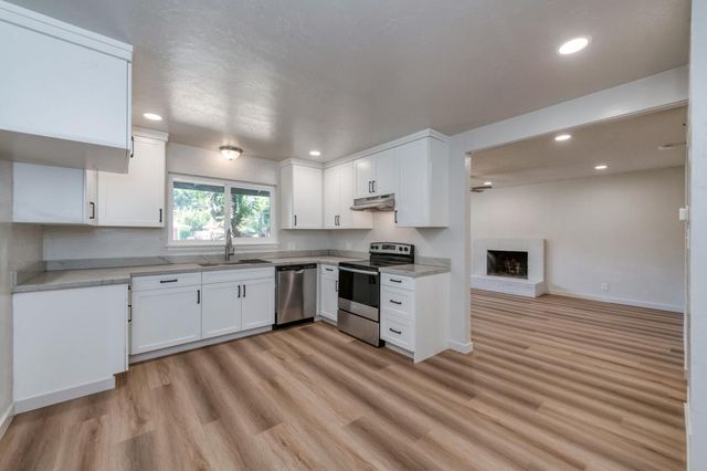 2605 E Sussex Way, Fresno, CA 93726