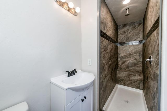 2605 E Sussex Way, Fresno, CA 93726