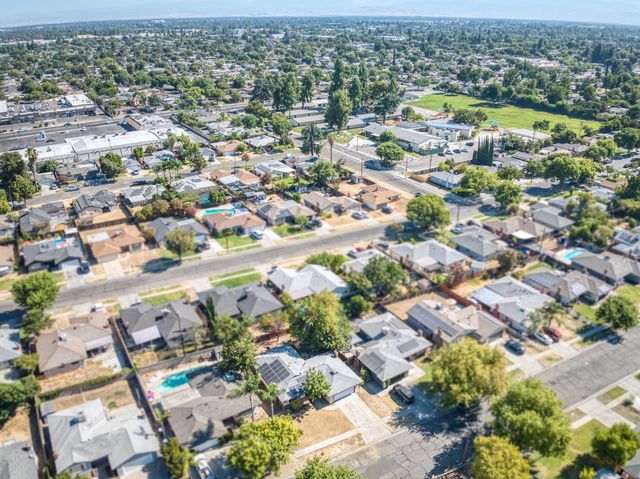 2605 E Sussex Way, Fresno, CA 93726