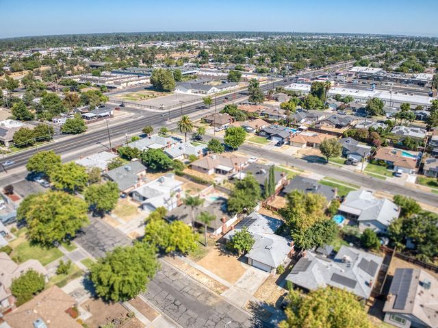 2605 E Sussex Way, Fresno, CA 93726