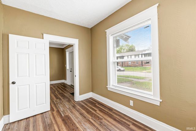 1310 Kinyon Street, South Bend, IN 46616