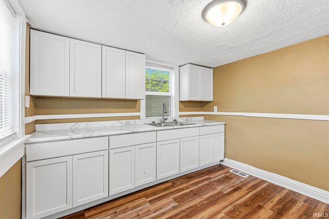 1310 Kinyon Street, South Bend, IN 46616