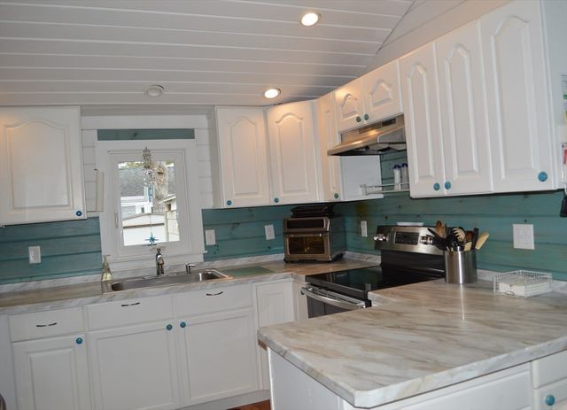 17 Bungalow Ln, Wareham, MA 02532