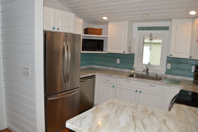17 Bungalow Ln, Wareham, MA 02532