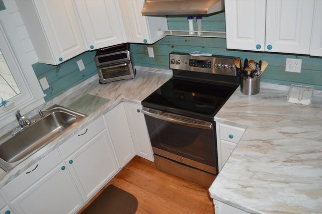 17 Bungalow Ln, Wareham, MA 02532