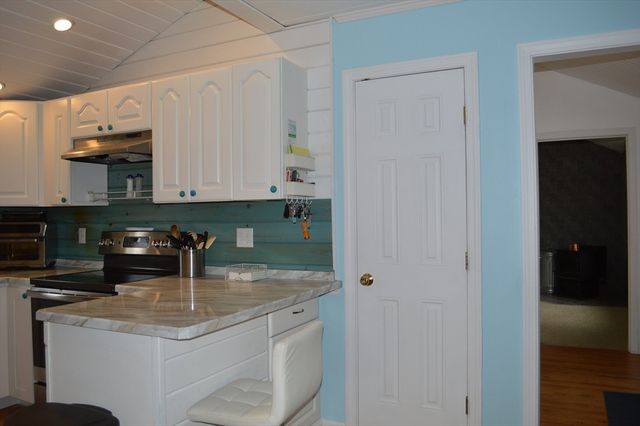 17 Bungalow Ln, Wareham, MA 02532