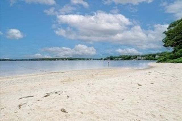 17 Bungalow Ln, Wareham, MA 02532