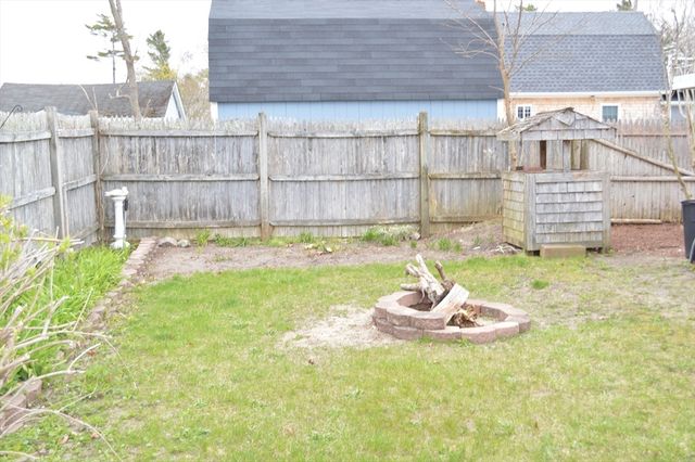 17 Bungalow Ln, Wareham, MA 02532