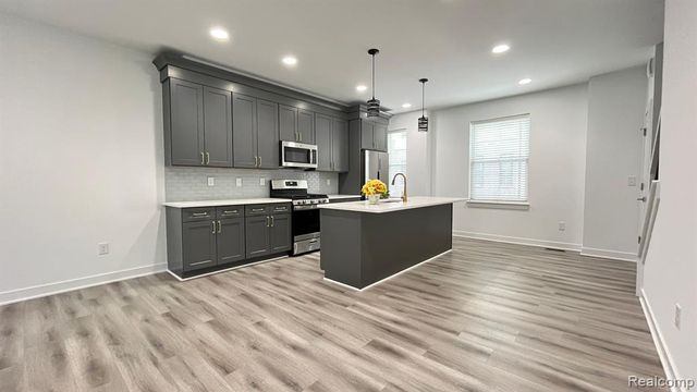 2886 Summers Place, Troy, MI 48084