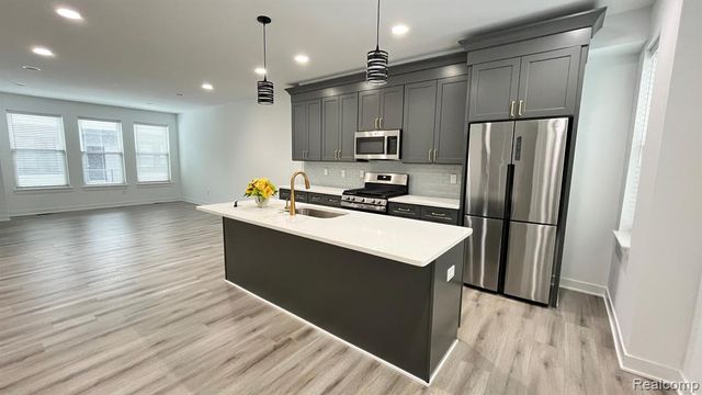 2886 Summers Place, Troy, MI 48084