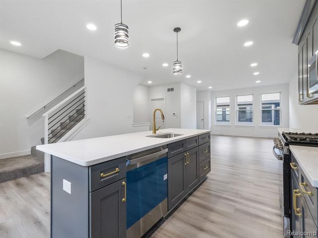 2886 Summers Place, Troy, MI 48084