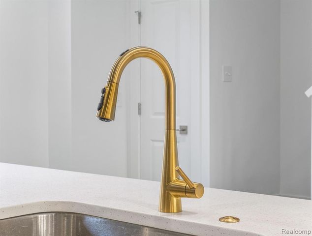 2886 Summers Place, Troy, MI 48084