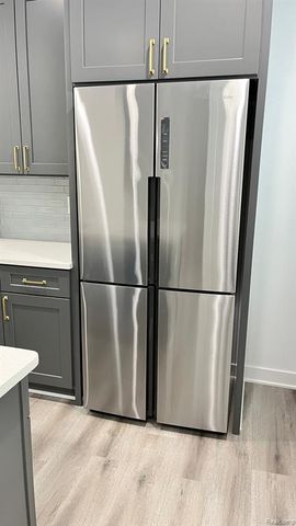 2886 Summers Place, Troy, MI 48084