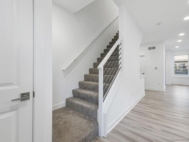 2886 Summers Place, Troy, MI 48084