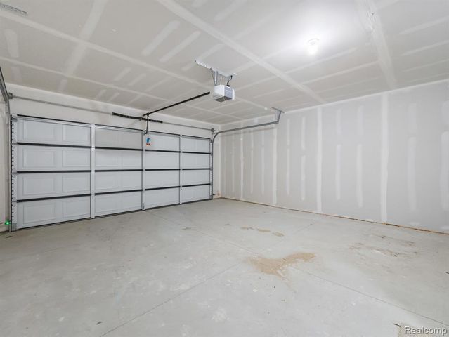 2886 Summers Place, Troy, MI 48084