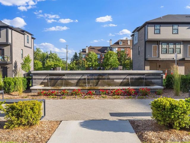 2886 Summers Place, Troy, MI 48084