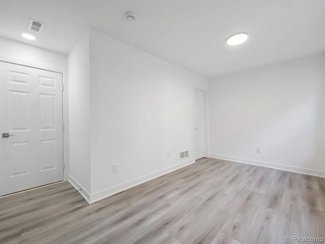 2886 Summers Place, Troy, MI 48084