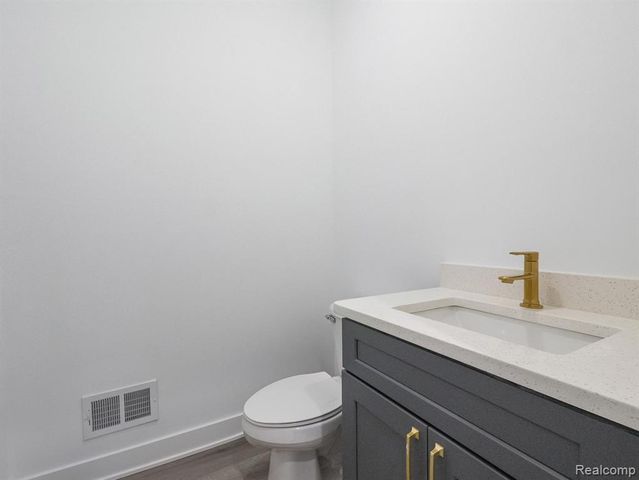 2886 Summers Place, Troy, MI 48084