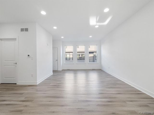 2886 Summers Place, Troy, MI 48084