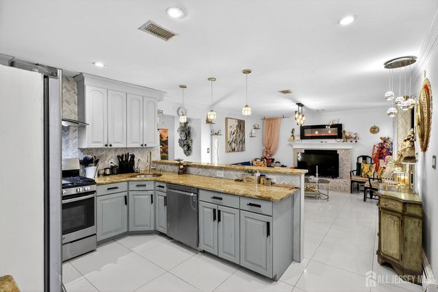 112 W Willow W Street, Colonia, NJ 07067