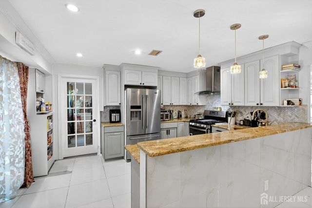 112 W Willow W Street, Colonia, NJ 07067