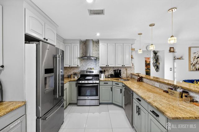 112 W Willow W Street, Colonia, NJ 07067