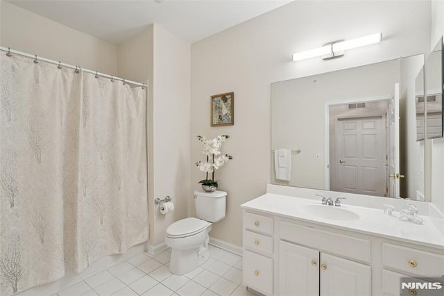 911 Holly Lane, Cedar Grove, NJ 07009