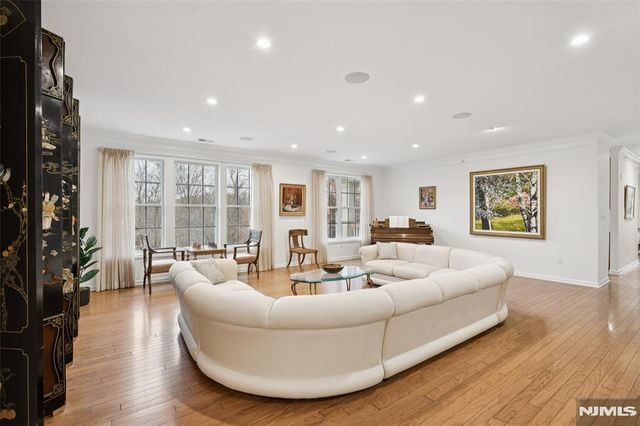 911 Holly Lane, Cedar Grove, NJ 07009